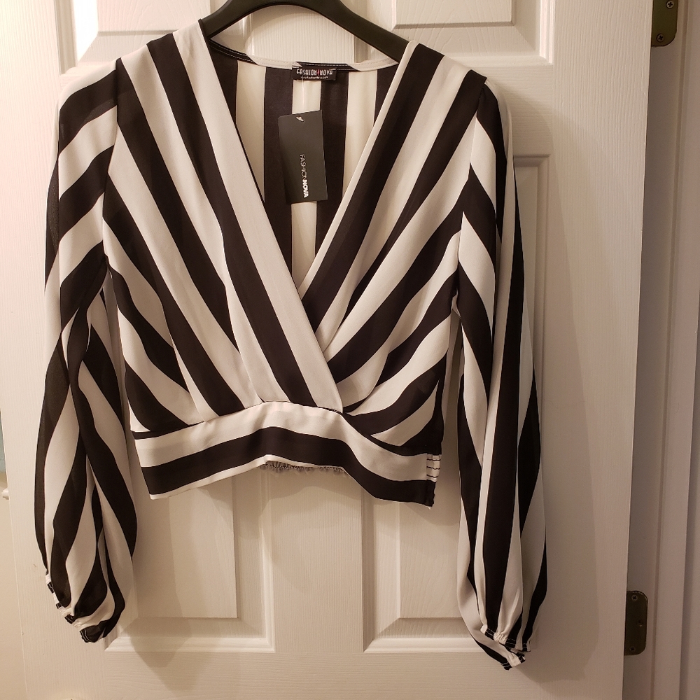 Fashion Nova Black & White V Neck Blouse - Picture 1 of 6